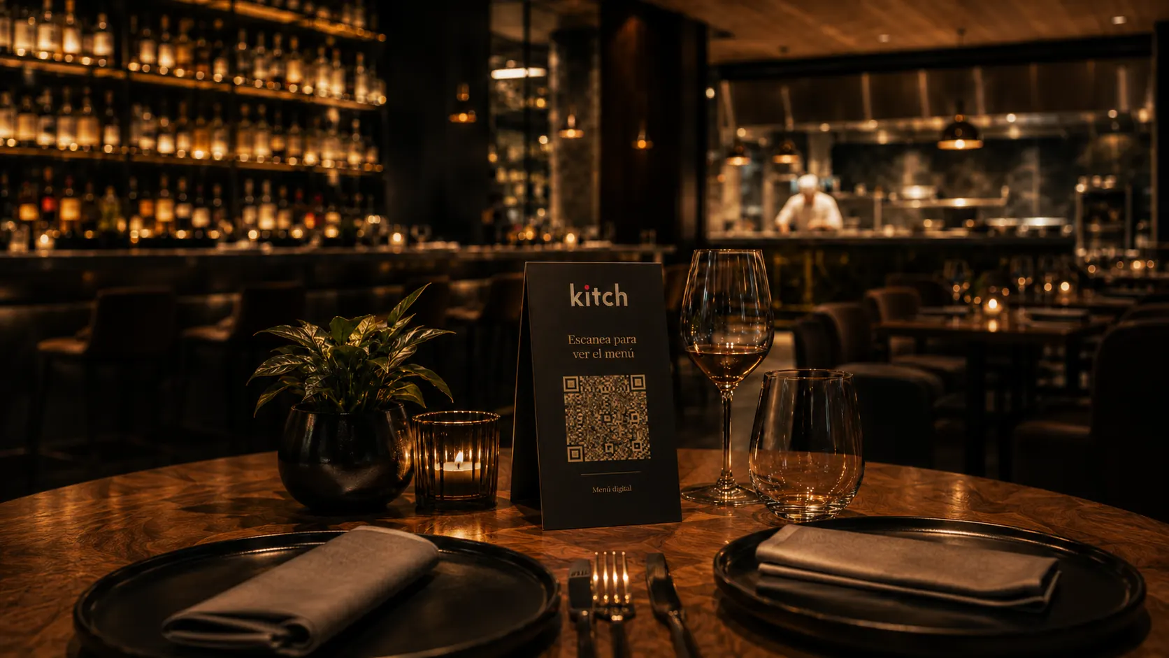 Restaurante premium con mesas activas donde inicia el flujo de pedidos mediante QR